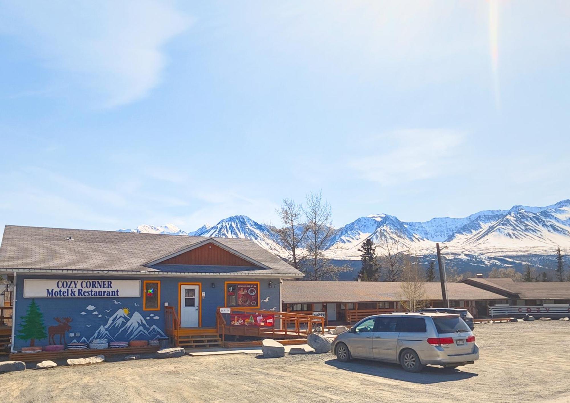 Cozy Corner Motel & Restaurant Haines Junction Extérieur photo